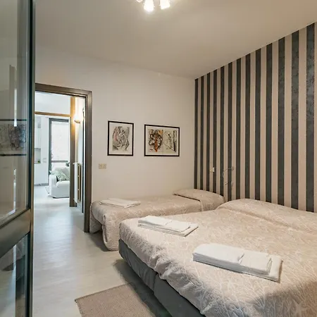 Patio 15 * Iseo