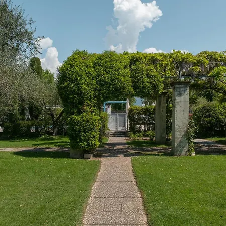 Patio 15 *